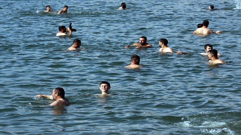 Deniz yok, sahile akın var!